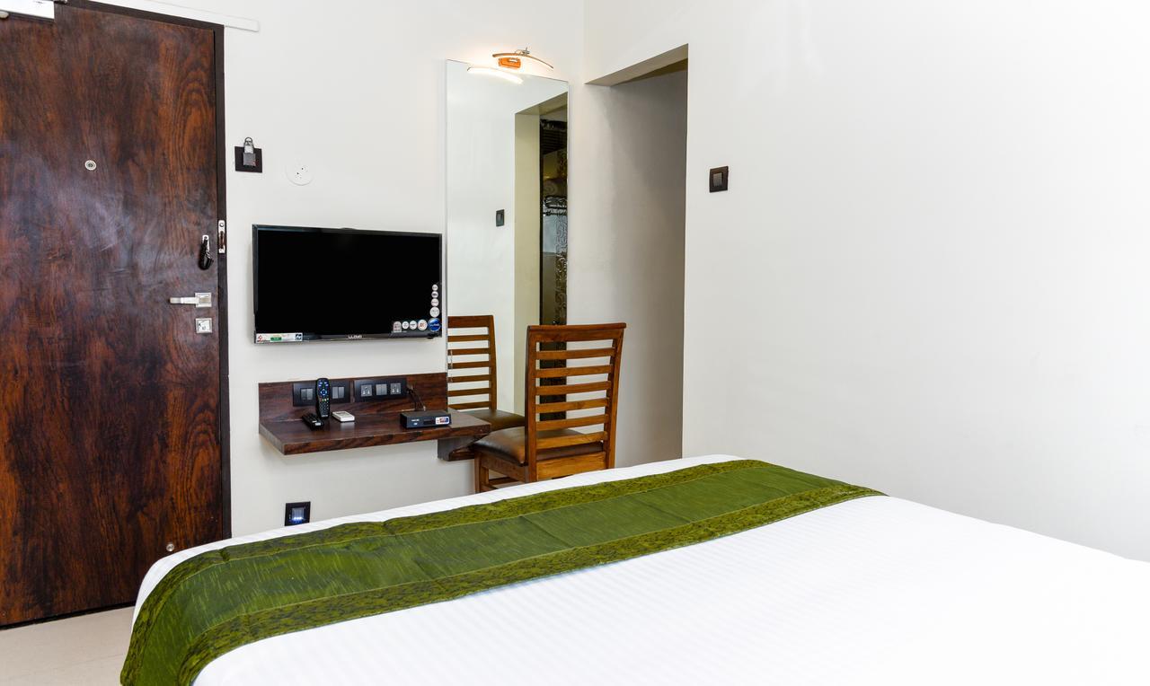 Treebo Malhaar Regency Hotel Chinchvad Exterior photo